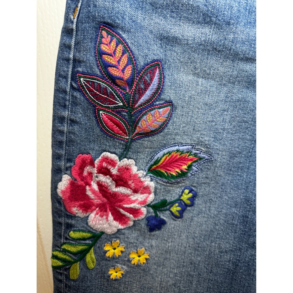 ‼️SALE‼️Johnny Was Jeanette Embroidered Bermuda Shorts High Rise Frayed Hem Blue - Picture 4 of 9